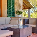 Vaja Villa *